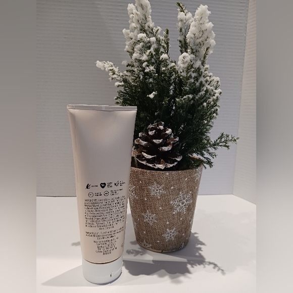 PINK - Basic Vanilla Lotion - Picture 2 of 3